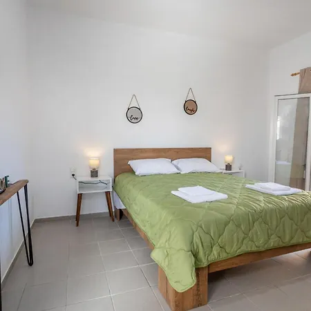 Seaside Escape - Steps To The - Dionysiasea Apts 2 Appartement